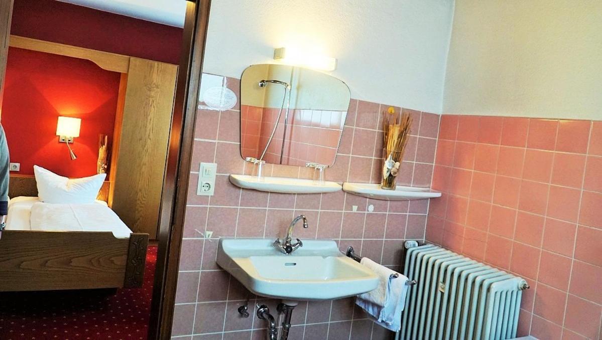 Hotel Zum Goldenen Ochsen Maikammer Eksteriør billede