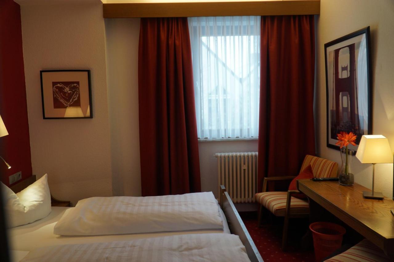 Hotel Zum Goldenen Ochsen Maikammer Eksteriør billede